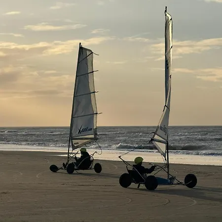 De Strandmelde, Met Groot Terras En Gratis Parking Nabij Zee