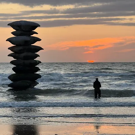 De Strandmelde, Met Groot Terras En Gratis Parking Nabij Zee Ostende